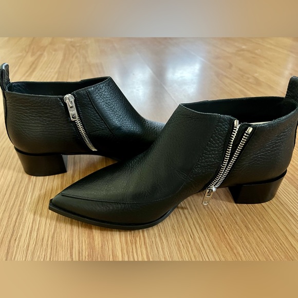 NWT Everlane The Boss Bootie. Size 7. Black pebbled leather. - Picture 9 of 10